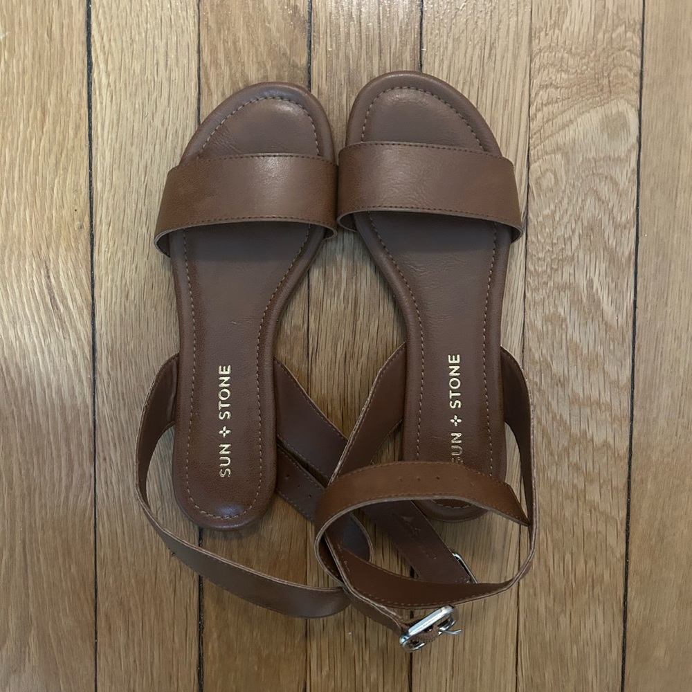 Sun & Stone Sandals women’s size 5.5 strappy brown flat shoes summer travel - Picture 2 of 3